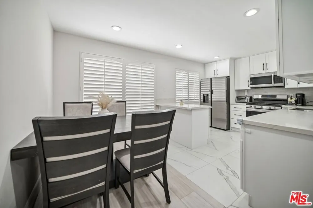 7714 Via Sorrento #22 Burbank, CA 91504