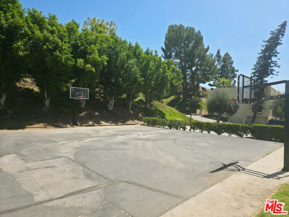 7714 Via Sorrento #22 Burbank, CA 91504