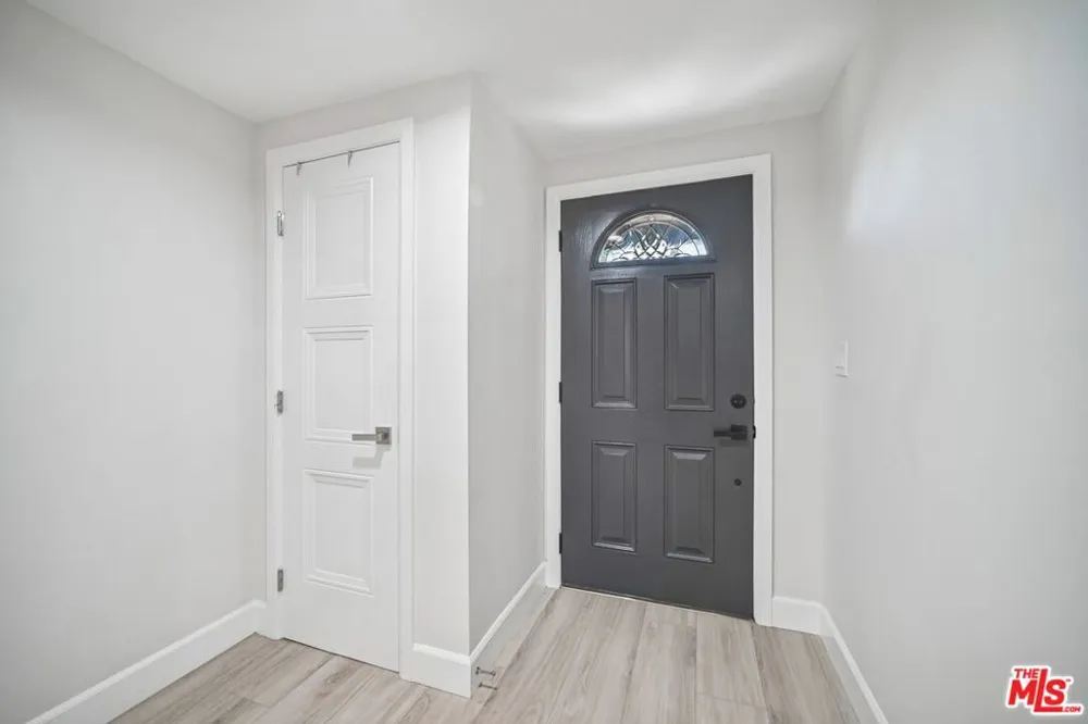 7714 Via Sorrento #22 Burbank, CA 91504