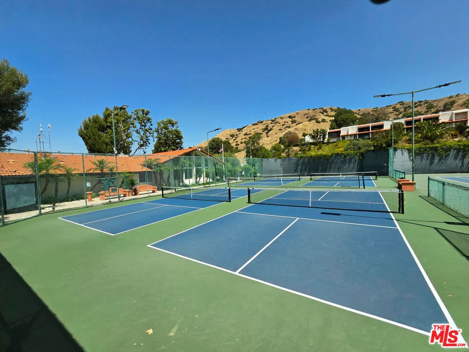 7714 Via Sorrento #22 Burbank, CA 91504