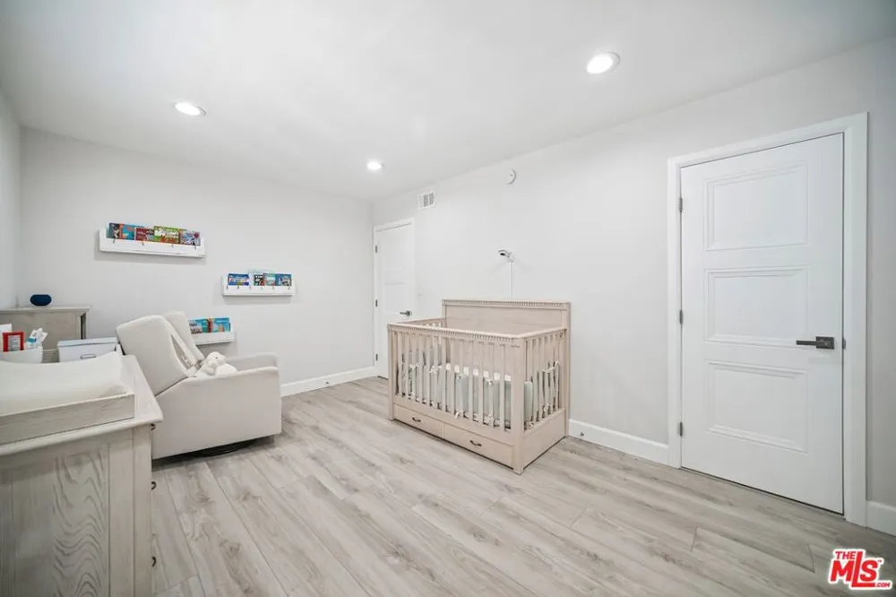 7714 Via Sorrento #22 Burbank, CA 91504
