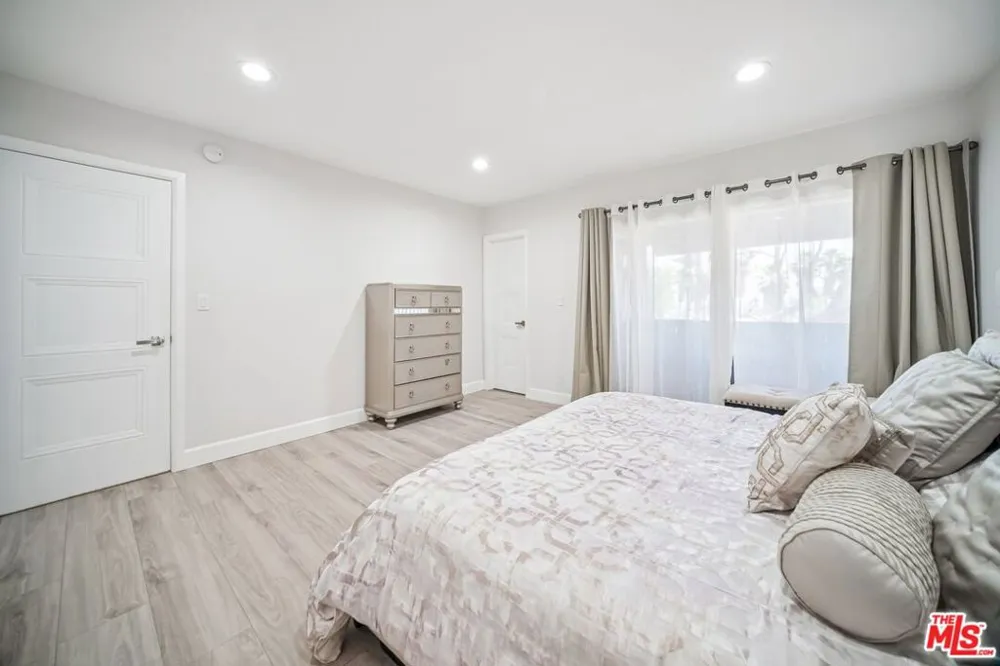 7714 Via Sorrento #22 Burbank, CA 91504