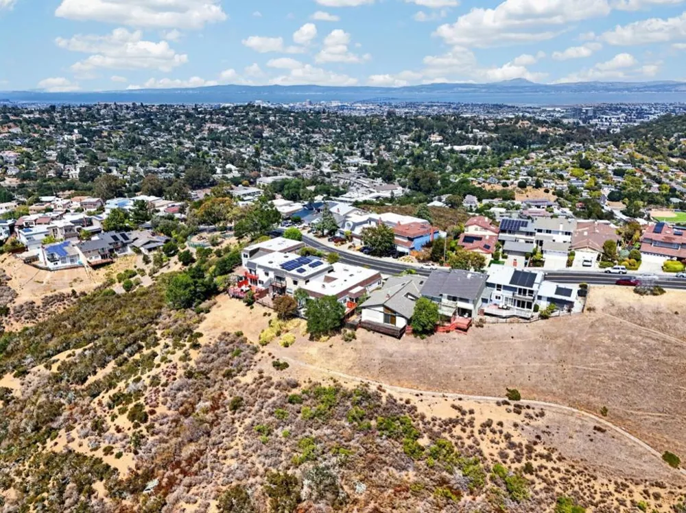2428 Hastings Drive Belmont, CA 94002
