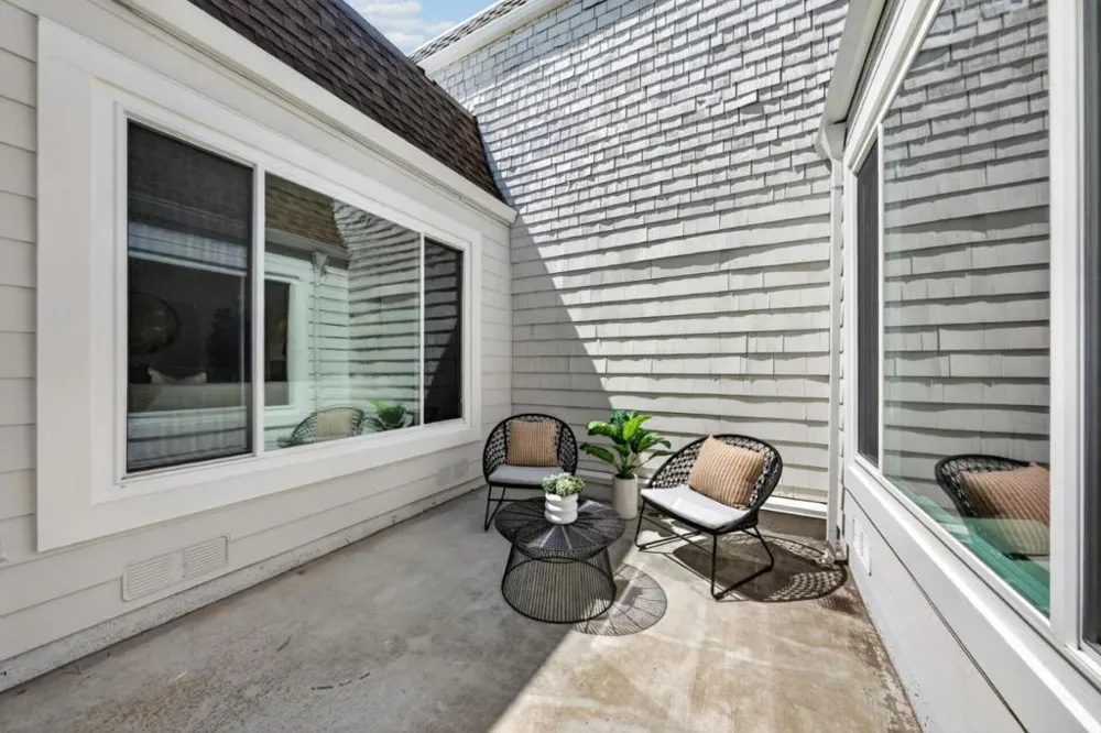 2428 Hastings Drive Belmont, CA 94002