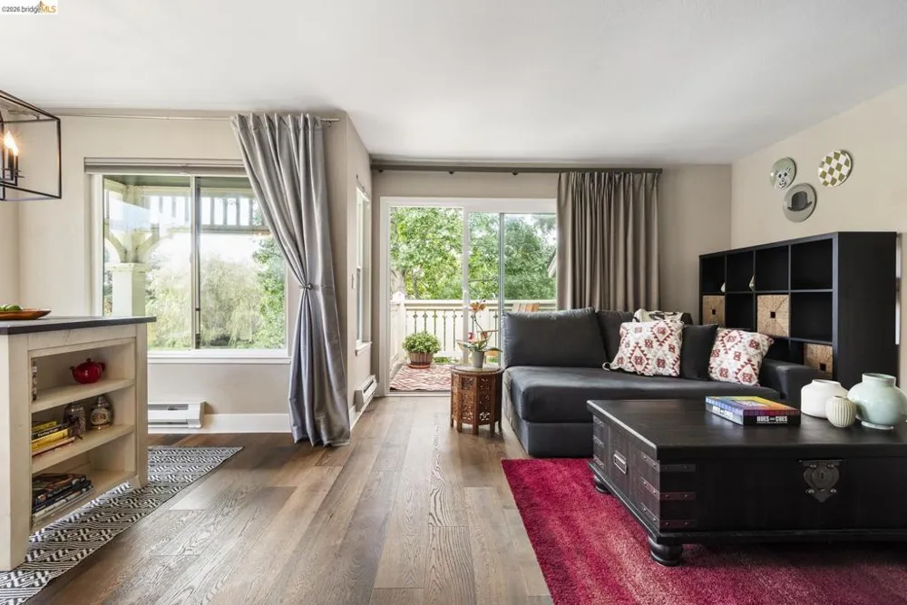 122 Lakeshore Ct Richmond, CA 94804
