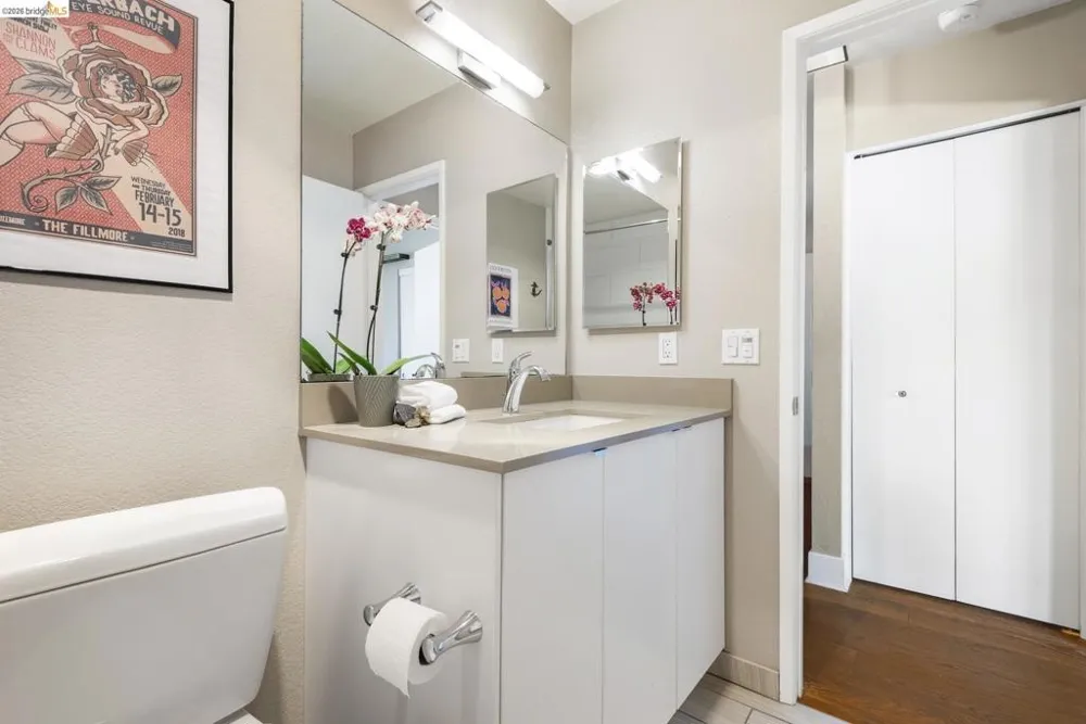 122 Lakeshore Ct Richmond, CA 94804