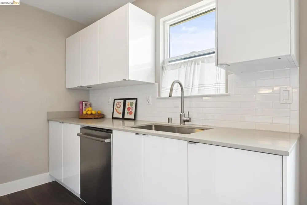 122 Lakeshore Ct Richmond, CA 94804