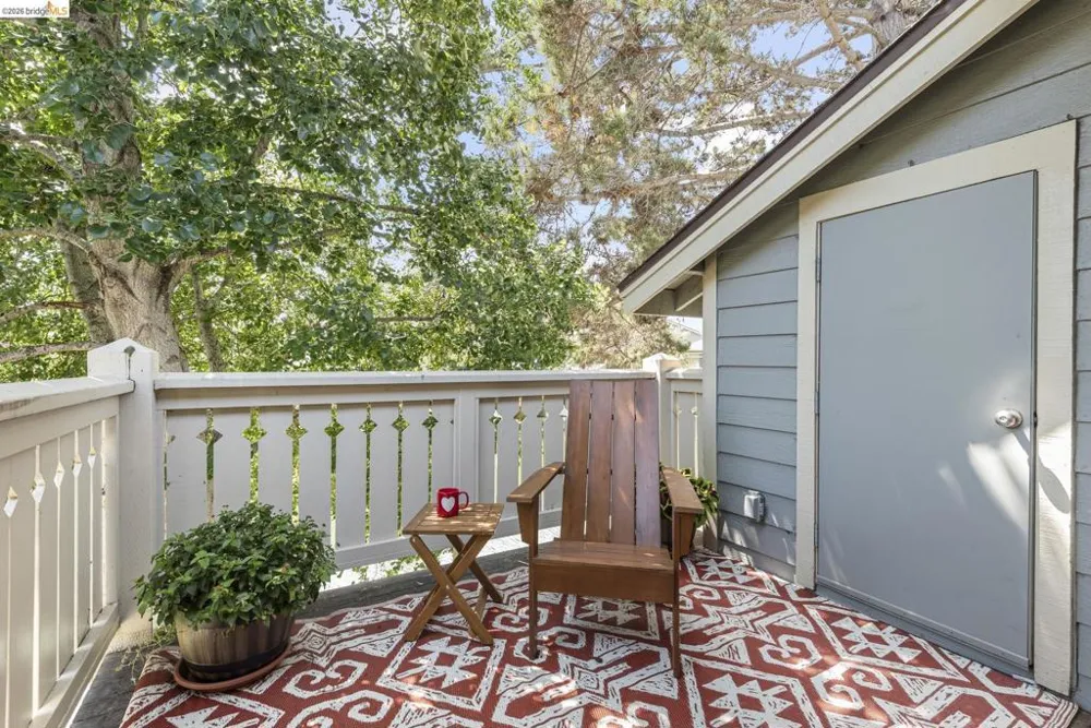 122 Lakeshore Ct Richmond, CA 94804