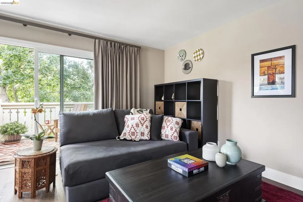 122 Lakeshore Ct Richmond, CA 94804