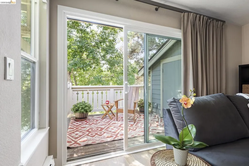 122 Lakeshore Ct Richmond, CA 94804