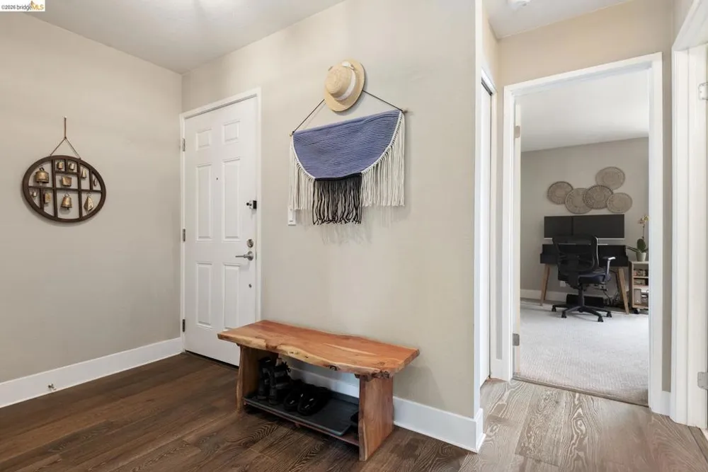 122 Lakeshore Ct Richmond, CA 94804