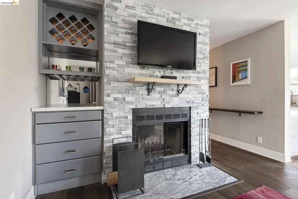 122 Lakeshore Ct Richmond, CA 94804