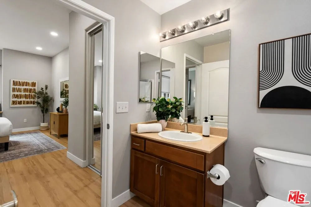 4060 Glencoe Avenue #307 Marina del Rey, CA 90292