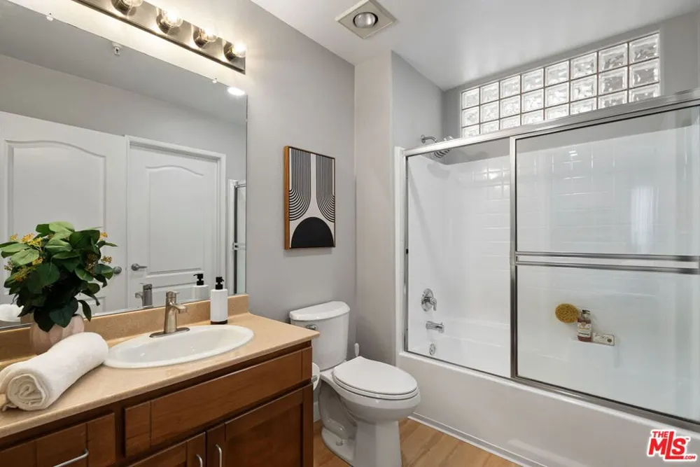 4060 Glencoe Avenue #307 Marina del Rey, CA 90292