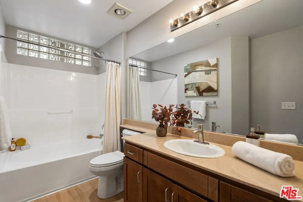4060 Glencoe Avenue #307 Marina del Rey, CA 90292