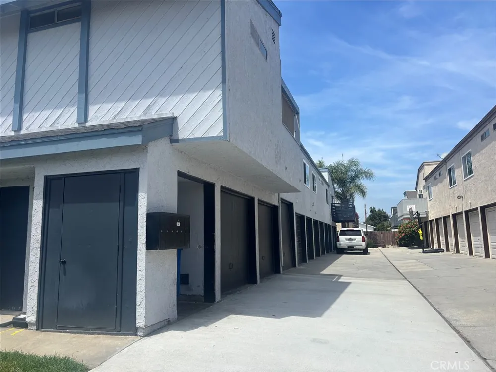 2501 FLORIDA STREET #1 Huntington Beach, CA 92648
