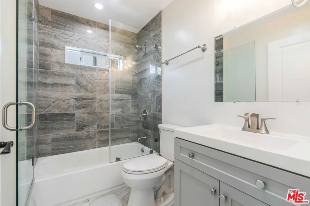 8461 Calvin Avenue Northridge, CA 91324