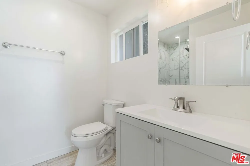 8461 Calvin Avenue Northridge, CA 91324