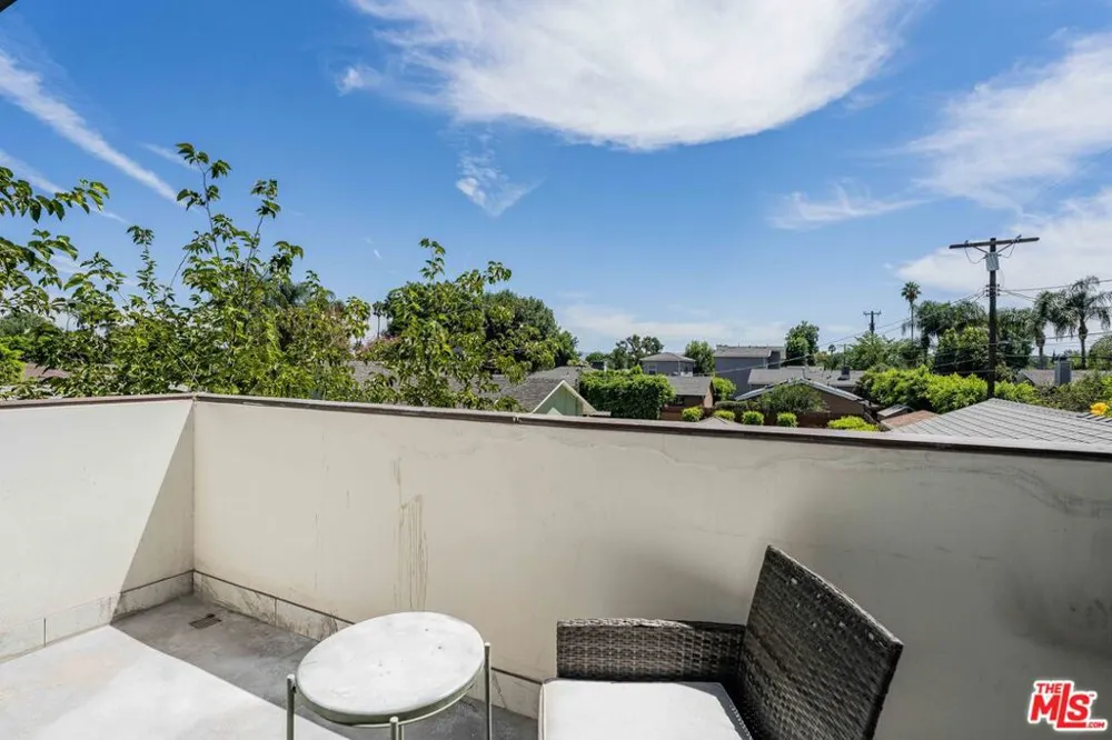 8461 Calvin Avenue Northridge, CA 91324
