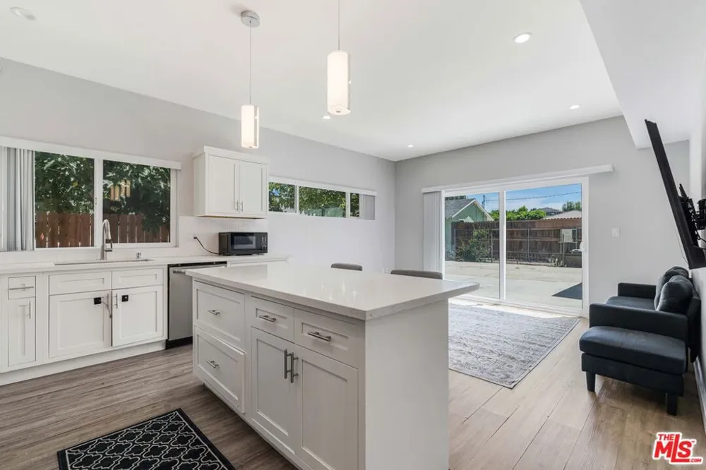 8461 Calvin Avenue Northridge, CA 91324