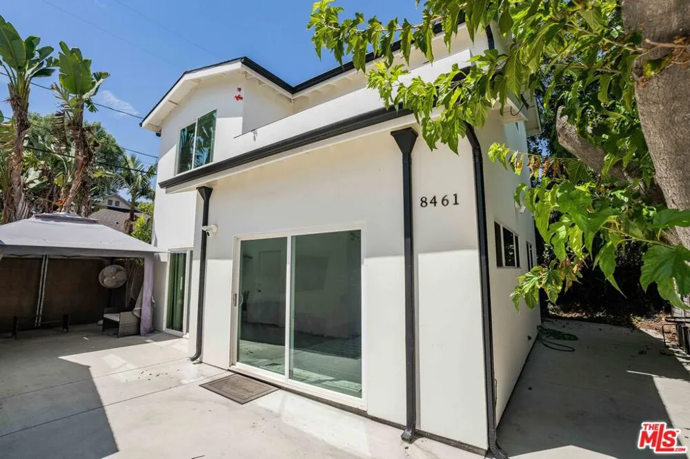 8461 Calvin Avenue Northridge, CA 91324