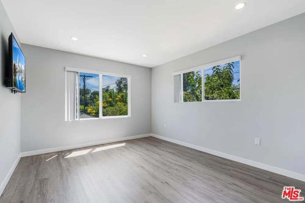 8461 Calvin Avenue Northridge, CA 91324