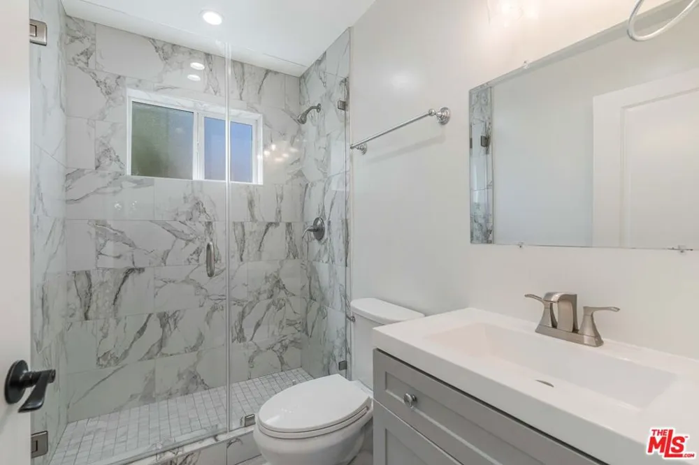 8461 Calvin Avenue Northridge, CA 91324