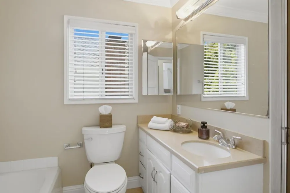 3723 Alameda De Las Pulgas Menlo Park, CA 94025