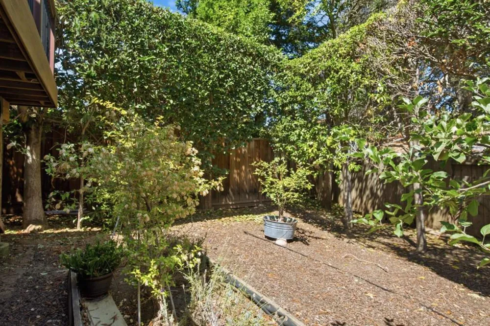 3723 Alameda De Las Pulgas Menlo Park, CA 94025