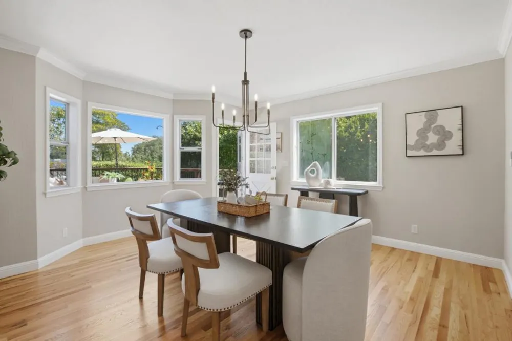 3723 Alameda De Las Pulgas Menlo Park, CA 94025