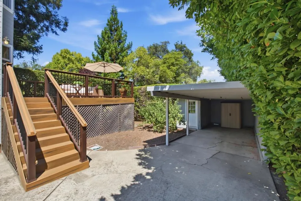 3723 Alameda De Las Pulgas Menlo Park, CA 94025