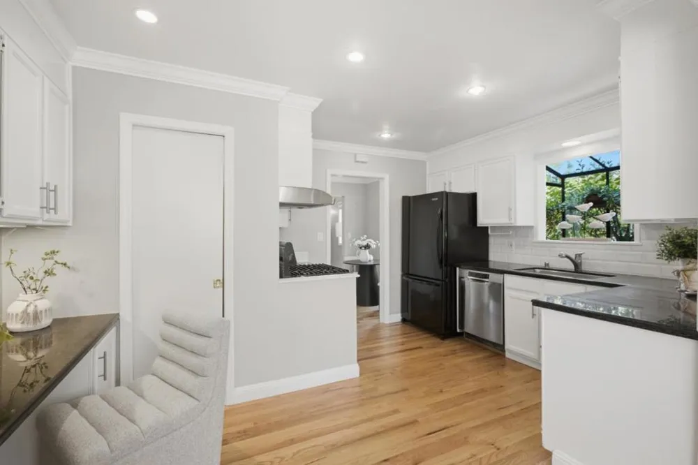 3723 Alameda De Las Pulgas Menlo Park, CA 94025