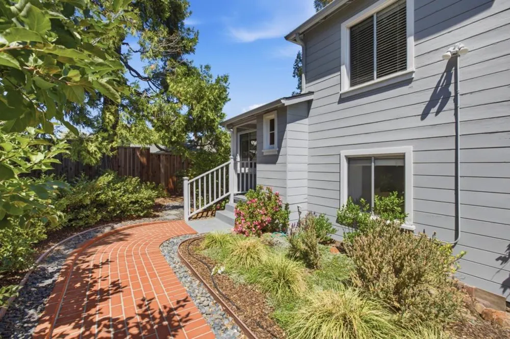 3723 Alameda De Las Pulgas Menlo Park, CA 94025