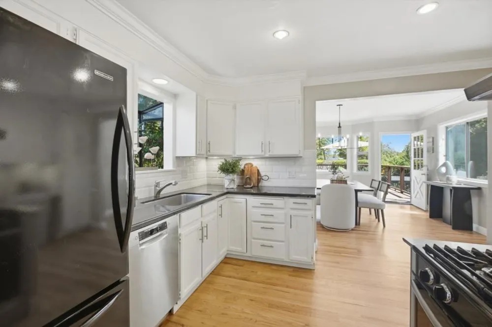 3723 Alameda De Las Pulgas Menlo Park, CA 94025