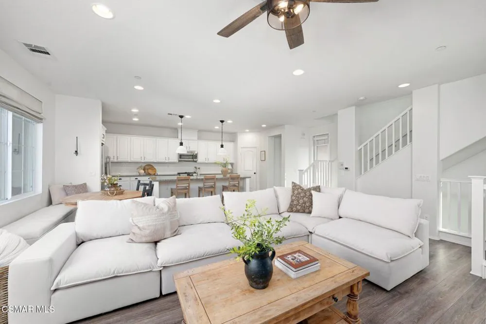 425 Stratus Lane #5 Simi Valley, CA 93065