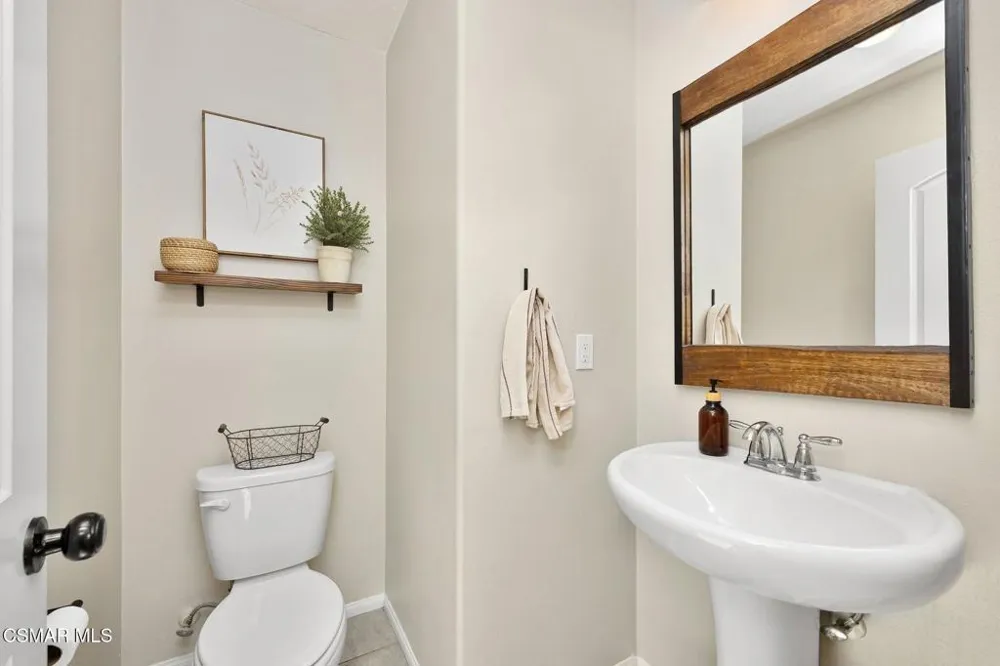 425 Stratus Lane #5 Simi Valley, CA 93065