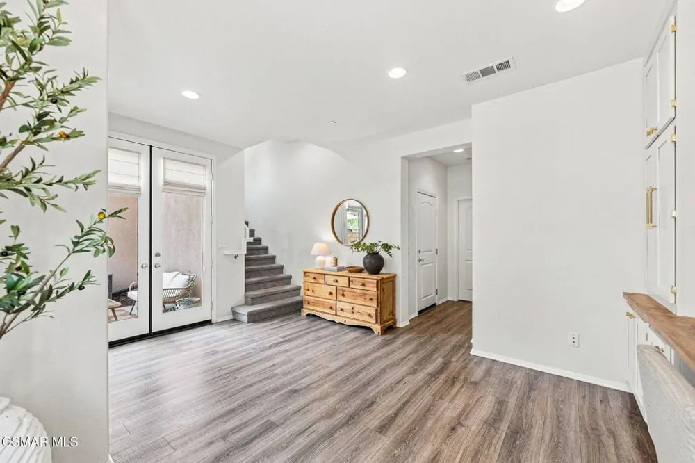 425 Stratus Lane #5 Simi Valley, CA 93065