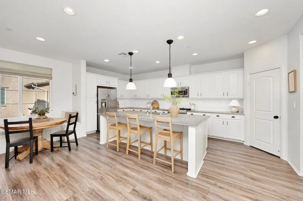 425 Stratus Lane #5 Simi Valley, CA 93065