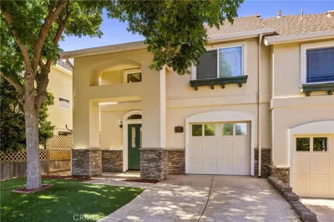 950 La Costa Court