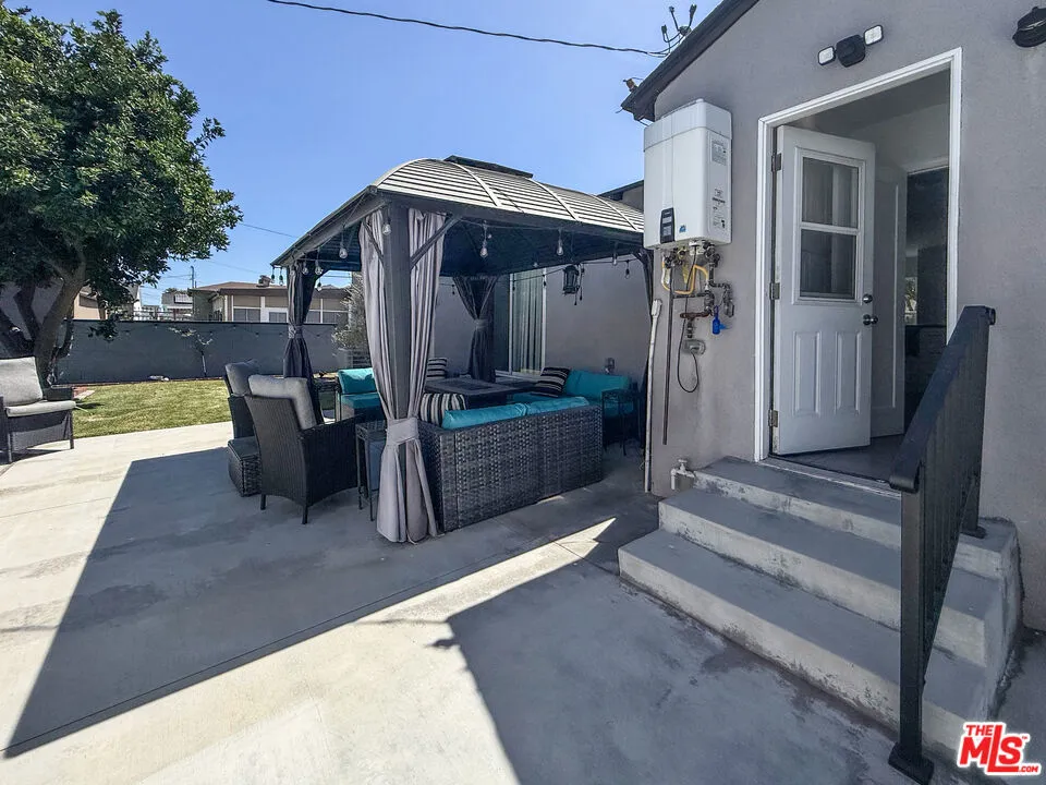 10930 Crossdale Avenue Downey, CA 90241
