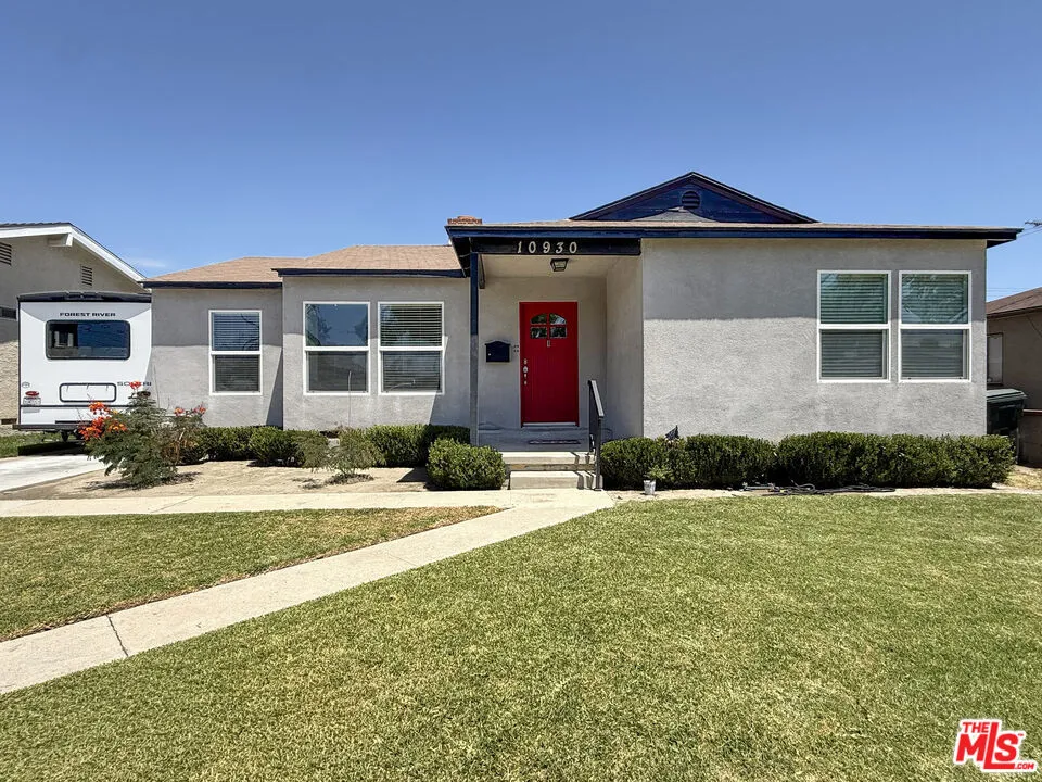 10930 Crossdale Avenue Downey, CA 90241