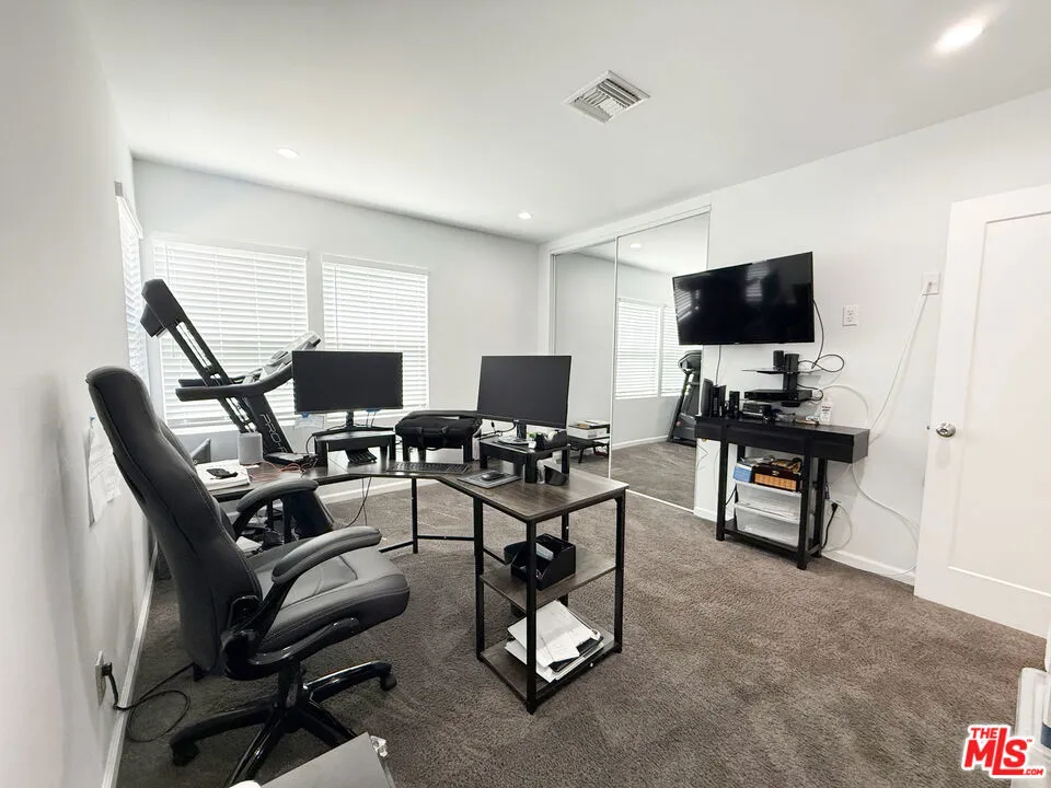 10930 Crossdale Avenue Downey, CA 90241