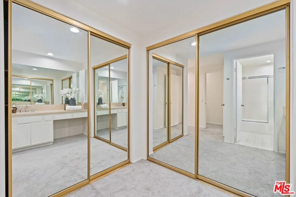 17253 Palisades Circle Los Angeles, CA 90272