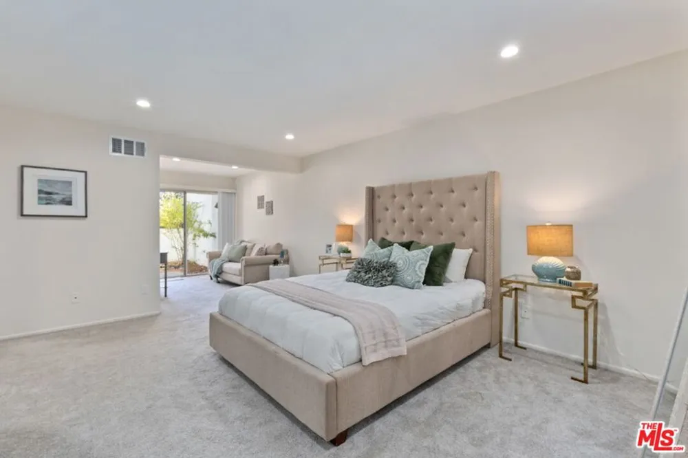 17253 Palisades Circle Los Angeles, CA 90272
