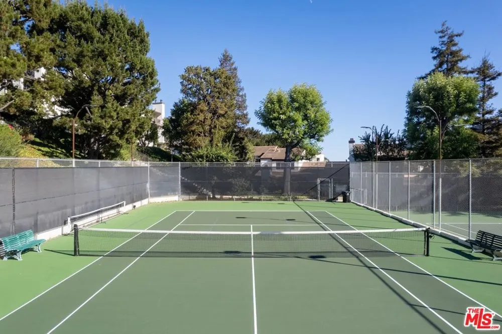 17253 Palisades Circle Los Angeles, CA 90272
