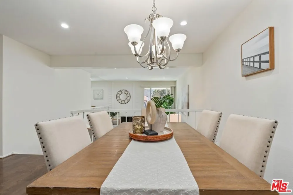 17253 Palisades Circle Los Angeles, CA 90272