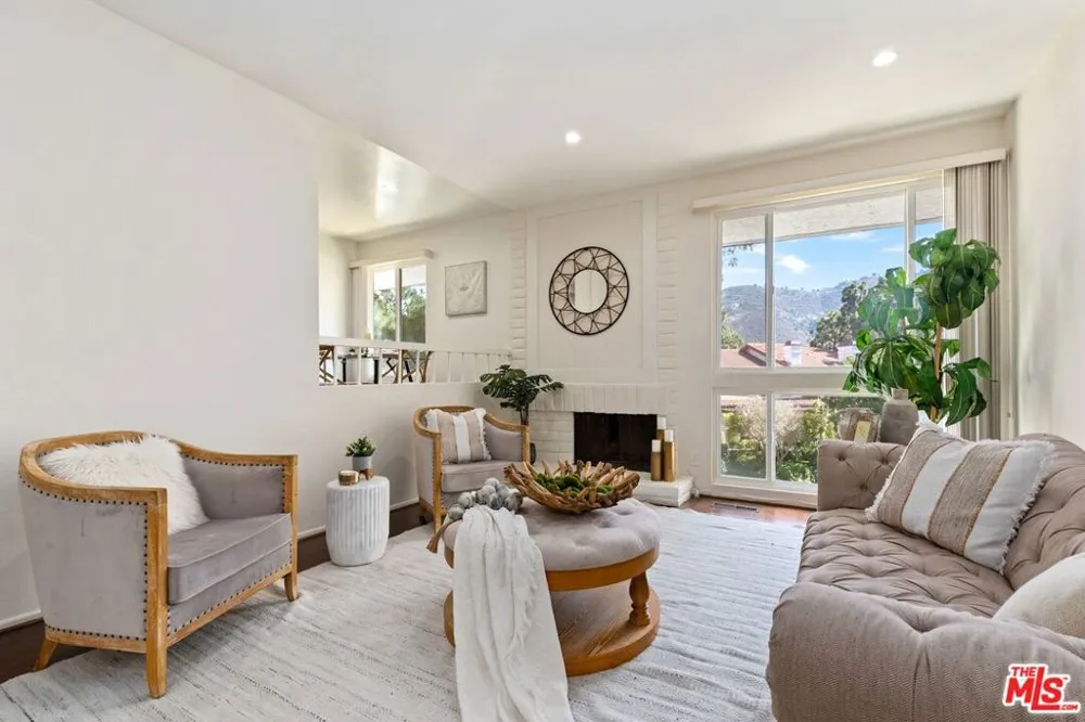 17253 Palisades Circle Los Angeles, CA 90272