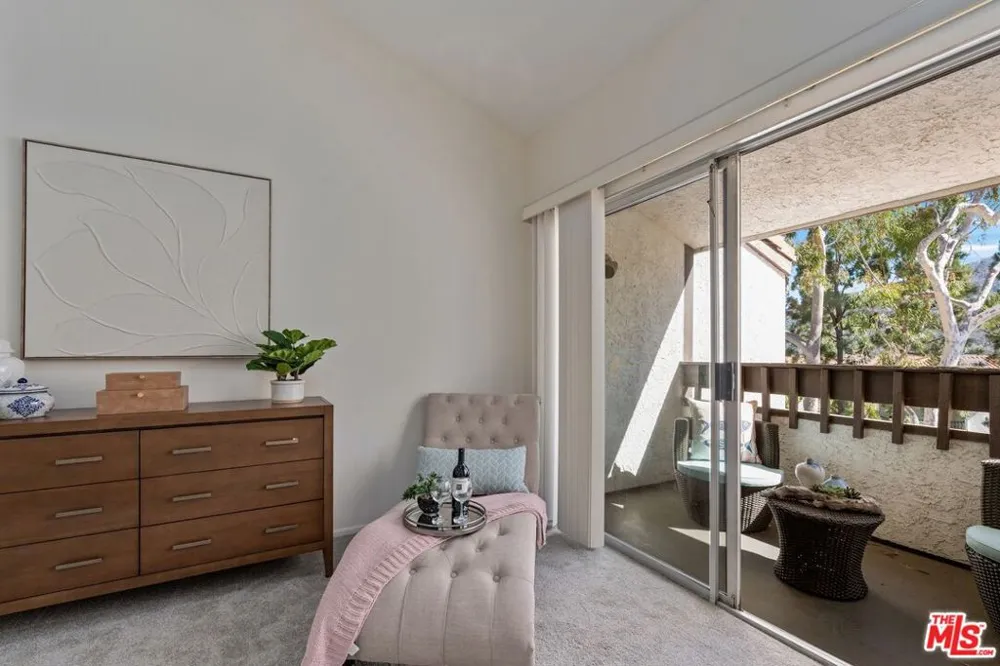 17253 Palisades Circle Los Angeles, CA 90272