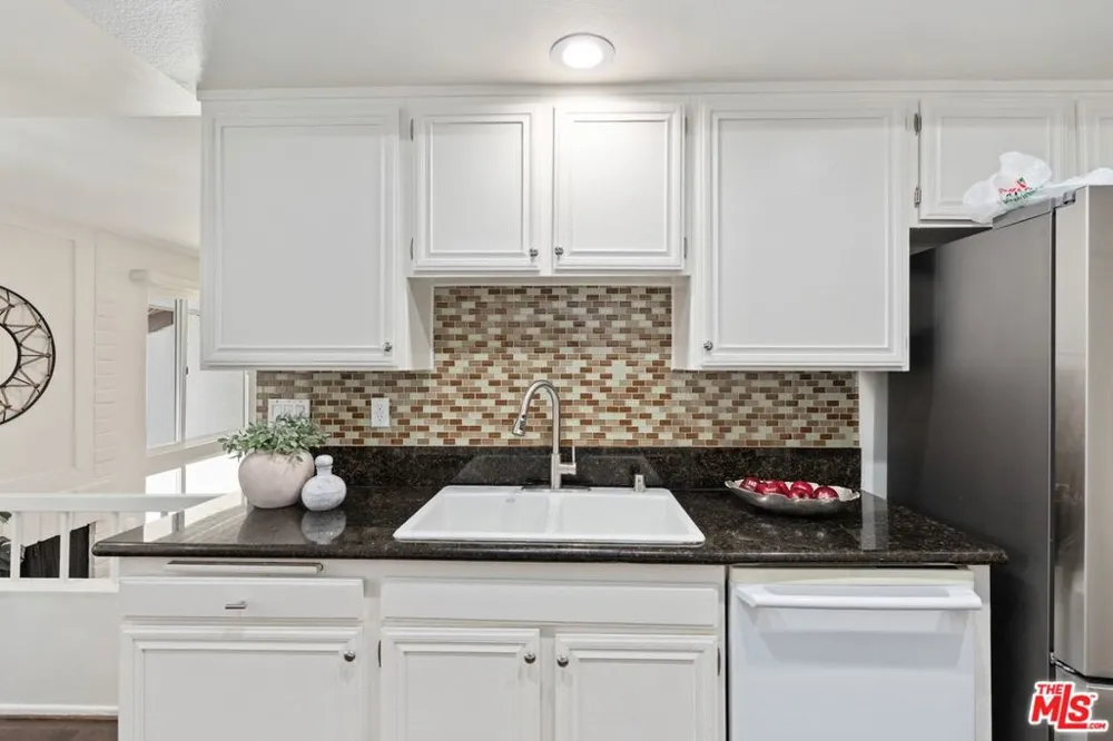 17253 Palisades Circle Los Angeles, CA 90272