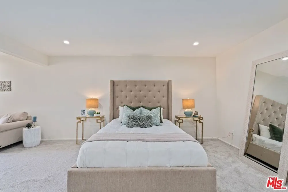 17253 Palisades Circle Los Angeles, CA 90272